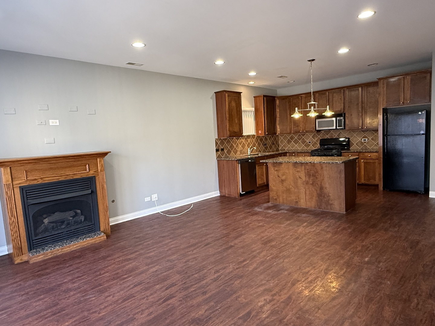 3126 N NARRAGANSETT Avenue 1