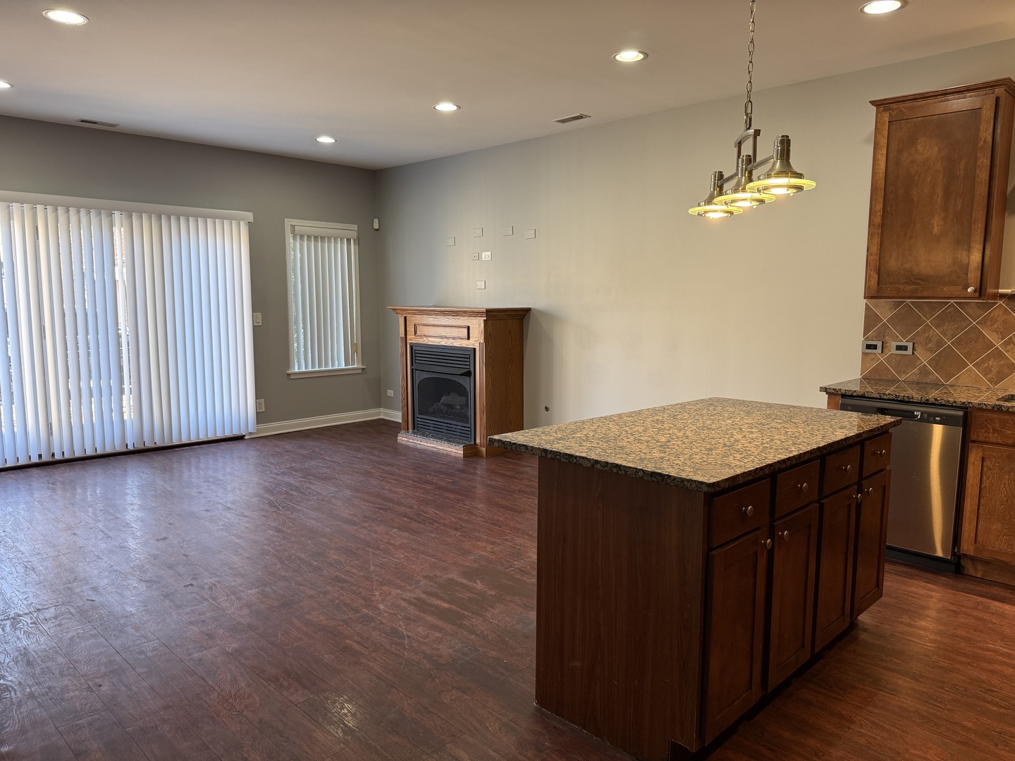 3126 N NARRAGANSETT Avenue 1