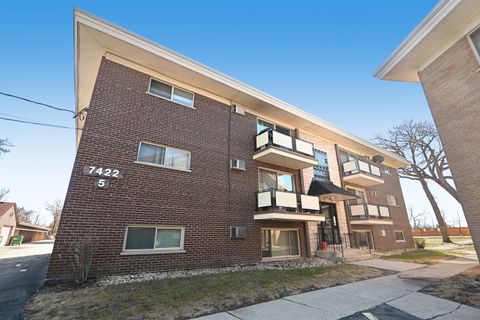 Photo of 7422 W 111th Street #510, Worth, IL 60482 (MLS # 12585981)