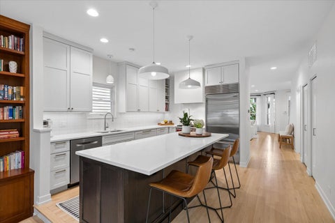 Tiny photo for 331 W Evergreen Avenue, Chicago, IL 60610 (MLS # 12753212)