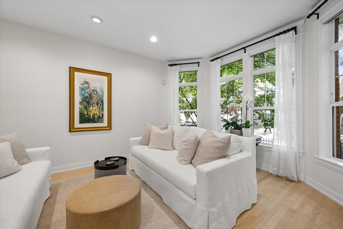 331 W Evergreen Avenue