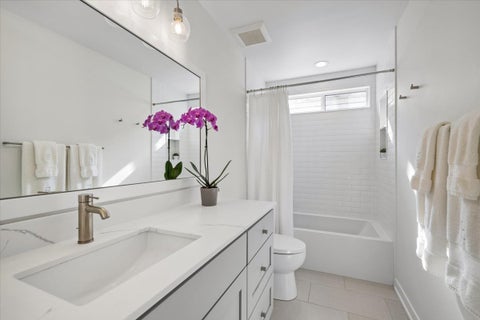 Tiny photo for 331 W Evergreen Avenue, Chicago, IL 60610 (MLS # 12753212)