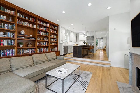 Tiny photo for 331 W Evergreen Avenue, Chicago, IL 60610 (MLS # 12753212)