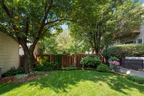 Tiny photo for 331 W Evergreen Avenue, Chicago, IL 60610 (MLS # 12753212)