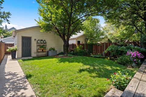 Tiny photo for 331 W Evergreen Avenue, Chicago, IL 60610 (MLS # 12753212)