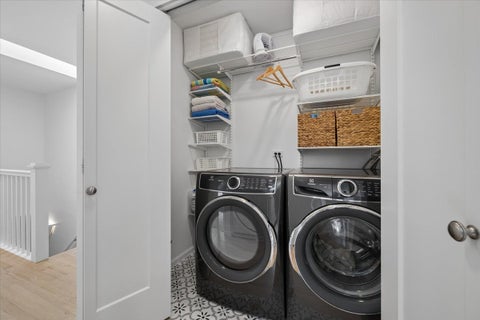 Tiny photo for 331 W Evergreen Avenue, Chicago, IL 60610 (MLS # 12753212)