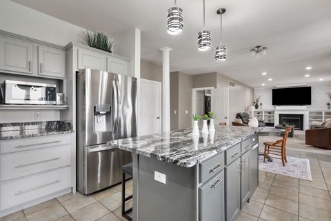 Tiny photo for 5911 Woodland Avenue, Davenport, IA 52807 (MLS # 12606707)