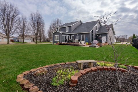 Tiny photo for 5911 Woodland Avenue, Davenport, IA 52807 (MLS # 12606707)