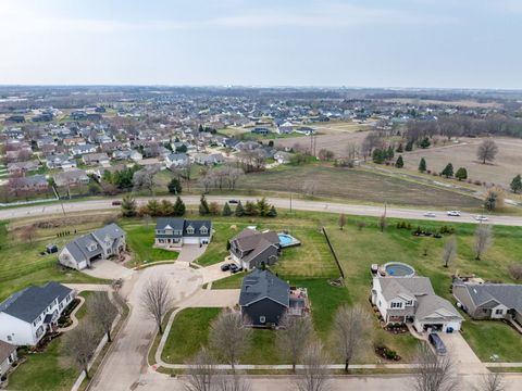 Tiny photo for 5911 Woodland Avenue, Davenport, IA 52807 (MLS # 12606707)