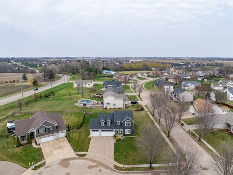 Tiny photo for 5911 Woodland Avenue, Davenport, IA 52807 (MLS # 12606707)