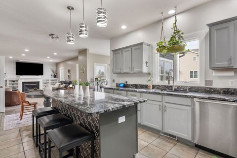 Tiny photo for 5911 Woodland Avenue, Davenport, IA 52807 (MLS # 12606707)