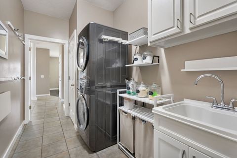 Tiny photo for 5911 Woodland Avenue, Davenport, IA 52807 (MLS # 12606707)