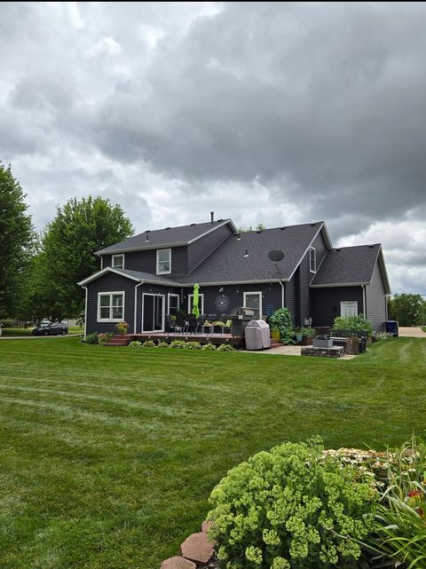 Tiny photo for 5911 Woodland Avenue, Davenport, IA 52807 (MLS # 12606707)