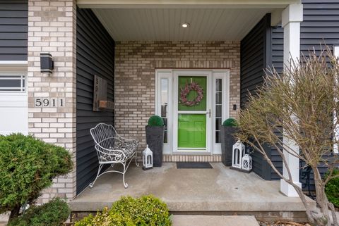 Tiny photo for 5911 Woodland Avenue, Davenport, IA 52807 (MLS # 12606707)