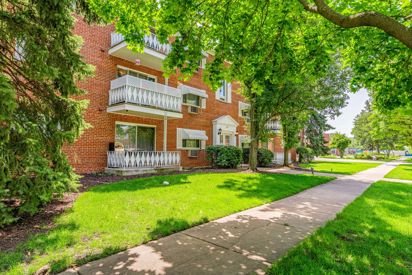 705 N Western Avenue 1C