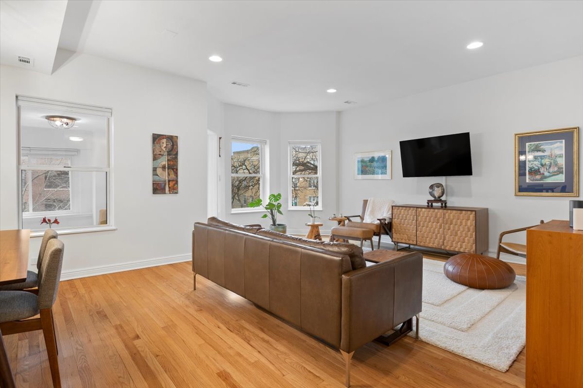 4655 N Winchester Avenue 2N