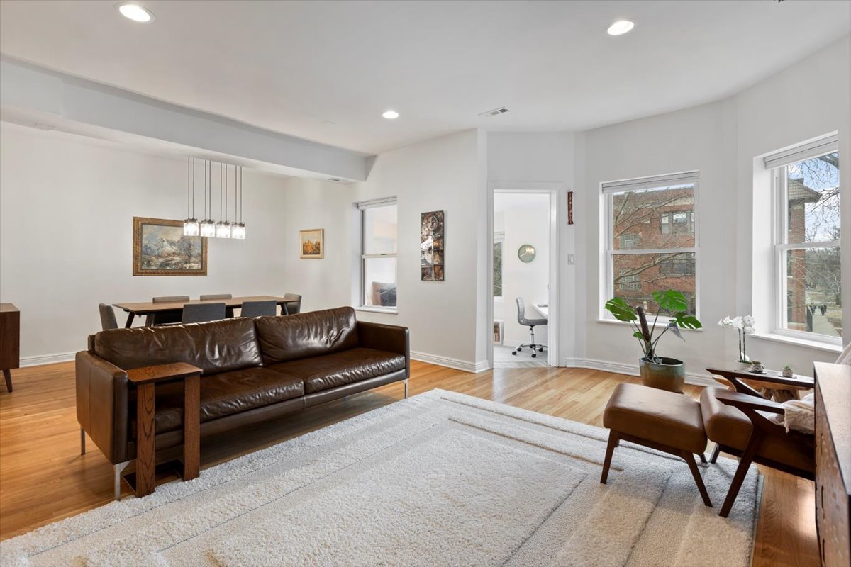 4655 N Winchester Avenue 2N