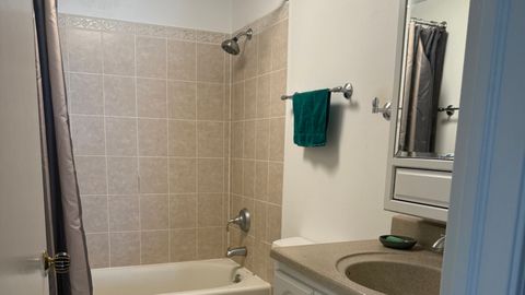 Tiny photo for 450 Raintree Court #2B, Glen Ellyn, IL 60137 (MLS # 12478127)