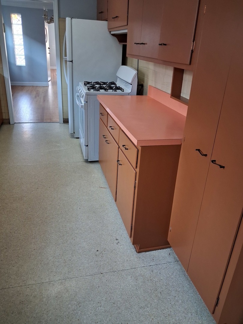 6325 N Whipple Avenue