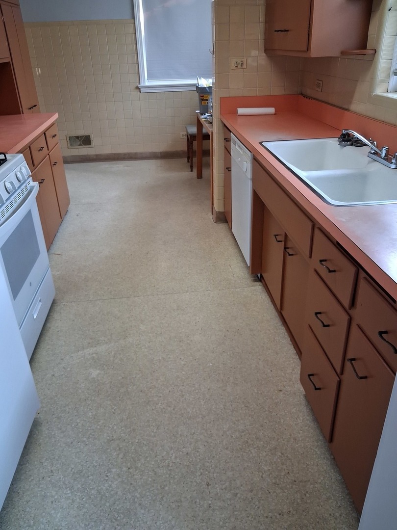 6325 N Whipple Avenue