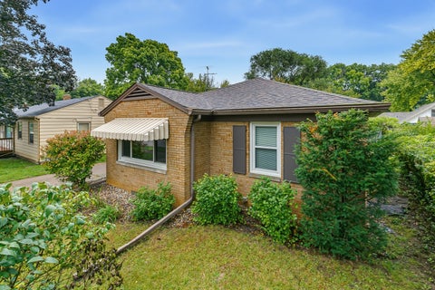 Tiny photo for 1024 25th Street, Moline, IL 61265 (MLS # 12746437)
