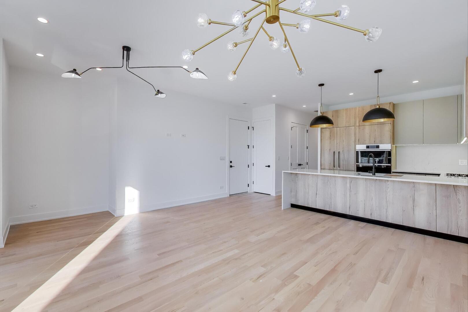 2456 W Cortez Street 2E