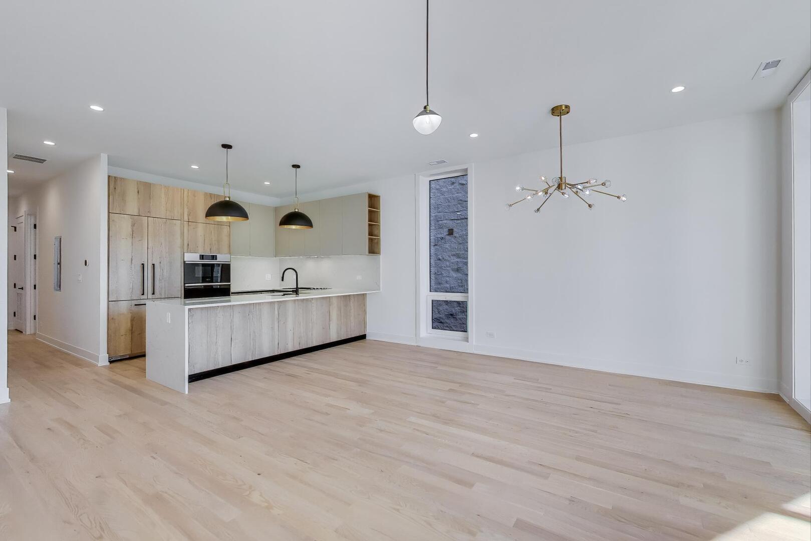 2456 W Cortez Street 2E