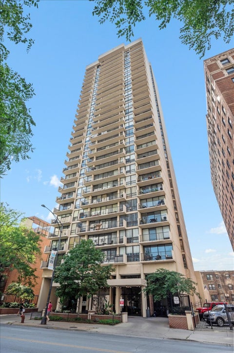 Photo of 3150 N Sheridan Road #27B, Chicago, IL 60657 (MLS # 12717668)