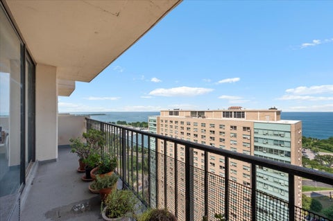 Tiny photo for 3150 N Sheridan Road #27B, Chicago, IL 60657 (MLS # 12717668)