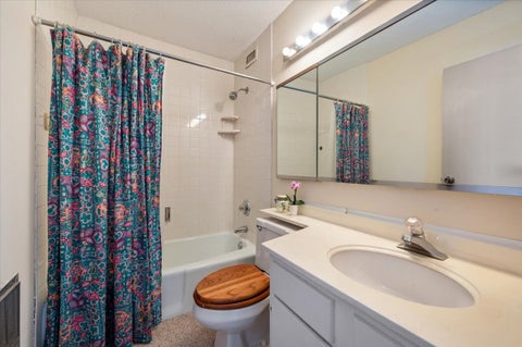 Tiny photo for 3150 N Sheridan Road #27B, Chicago, IL 60657 (MLS # 12717668)