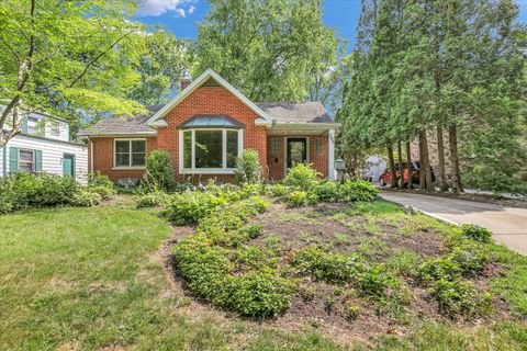 Tiny photo for 709 W Vermont Avenue, Urbana, IL 61801 (MLS # 12521986)