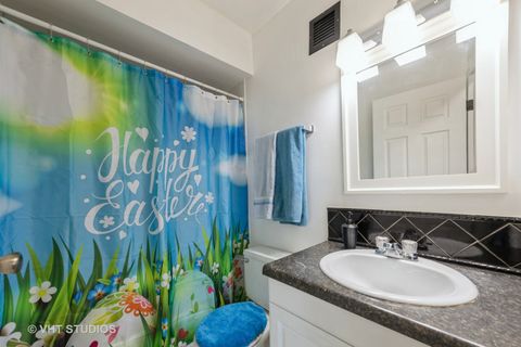 Tiny photo for 40 N Tower Road #14A, Oak Brook, IL 60523 (MLS # 12569407)