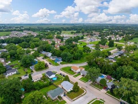 Tiny photo for 4105 Greenway Drive, Davenport, IA 52804 (MLS # 12723582)