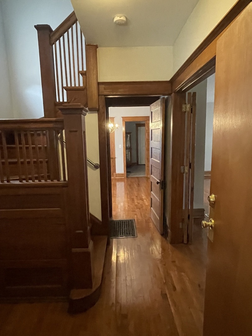 557 N Leamington Avenue