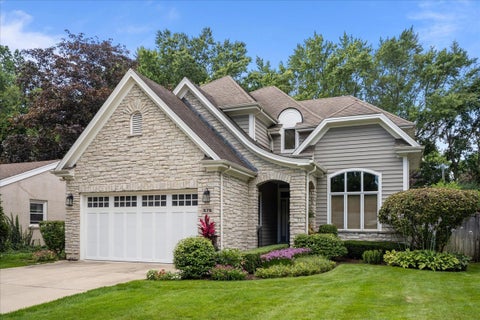 Photo of 676 Deerpath Drive, Deerfield, IL 60015 (MLS # 12652628)