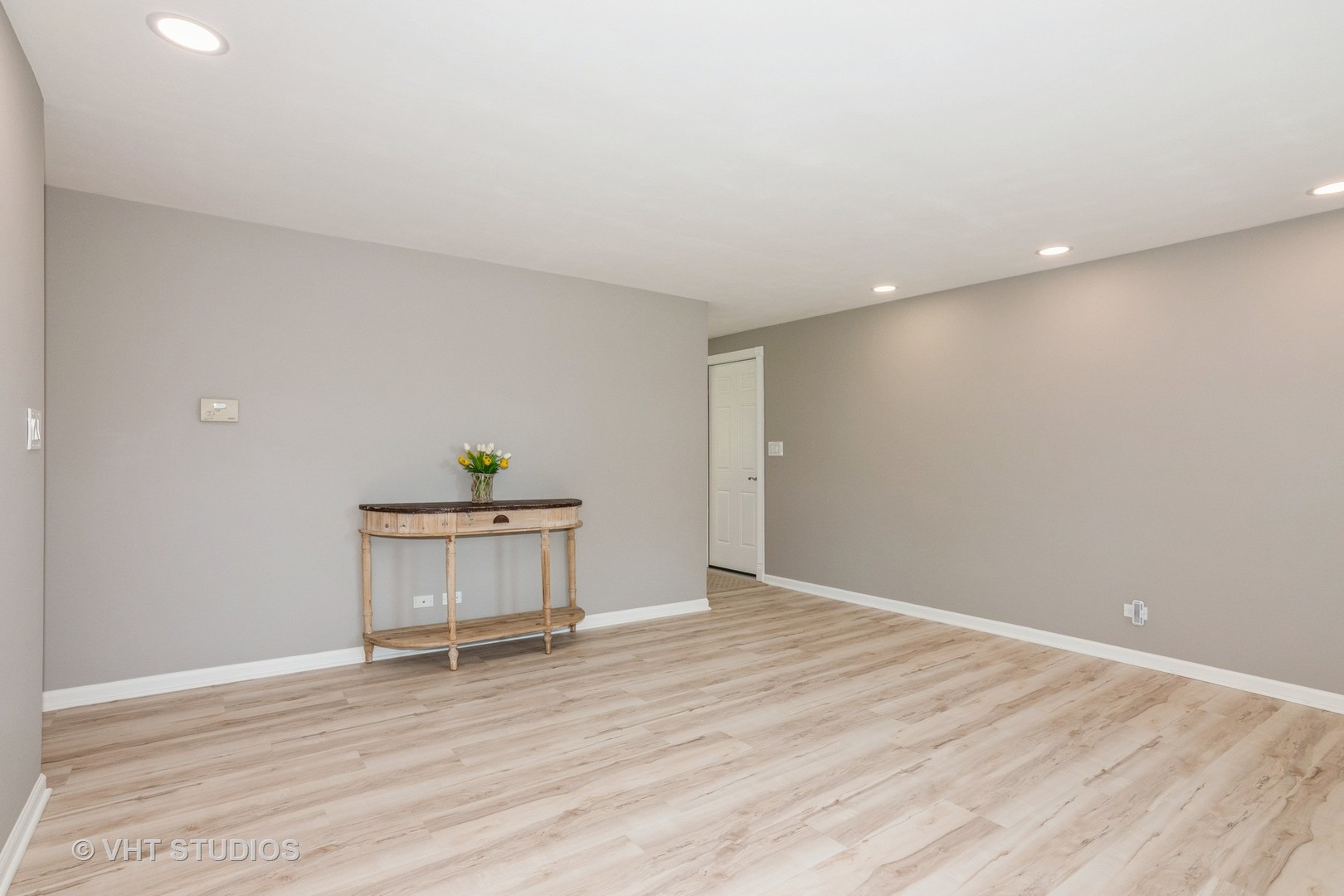 206 W Hartford Drive