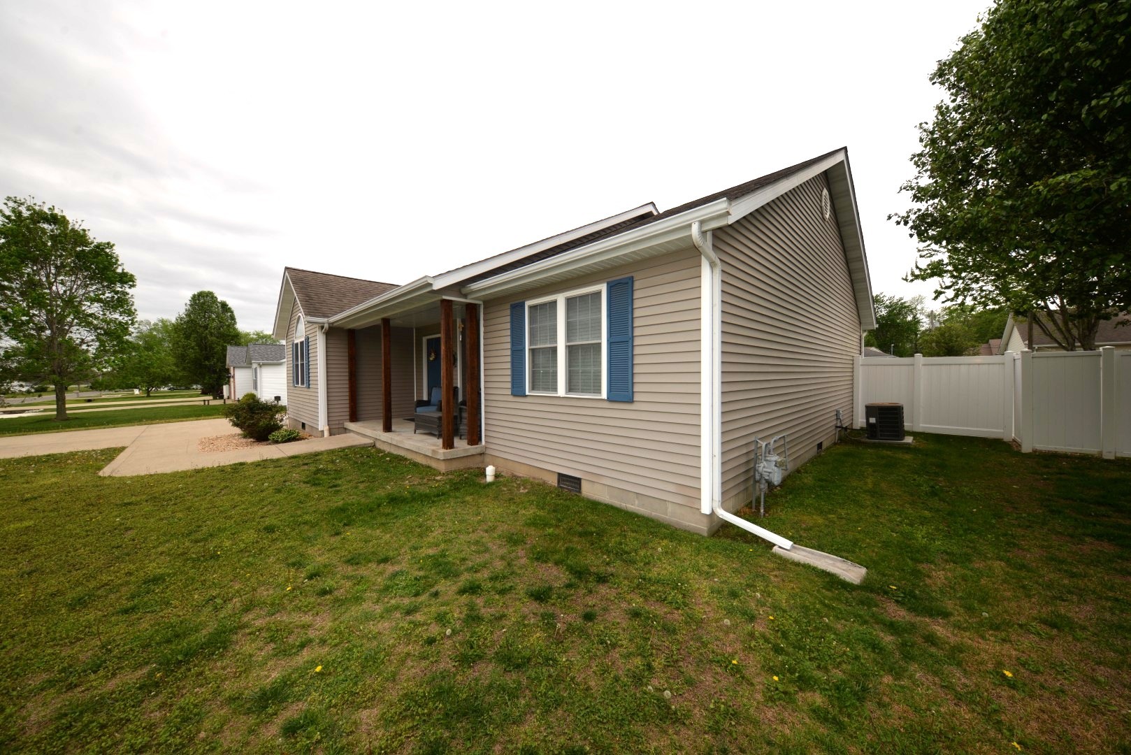 401 E Beacon Court