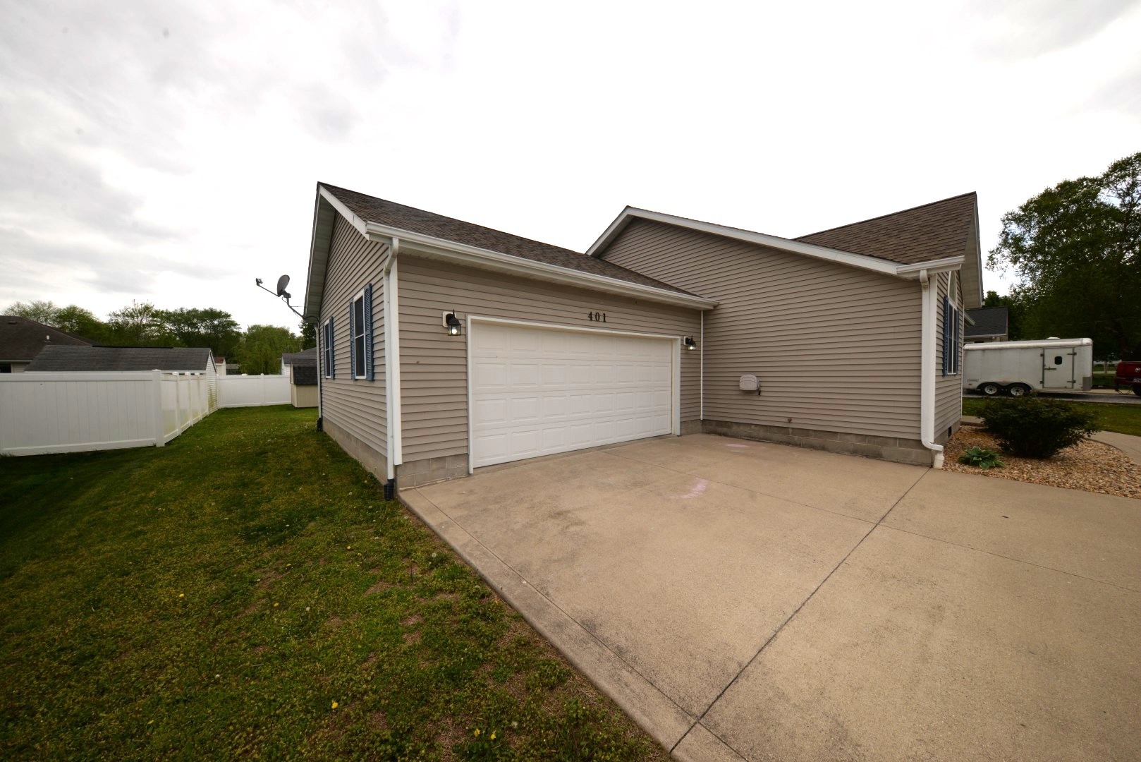 401 E Beacon Court