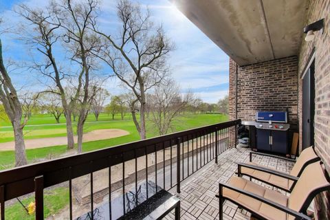 Tiny photo for 1400 N Elmhurst Road #319, Mount Prospect, IL 60056 (MLS # 12656135)