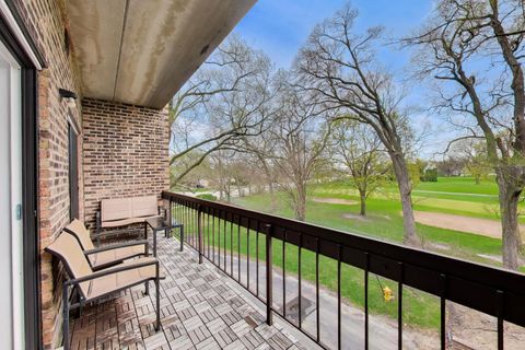 Tiny photo for 1400 N Elmhurst Road #319, Mount Prospect, IL 60056 (MLS # 12656135)