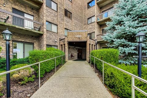 Tiny photo for 1400 N Elmhurst Road #319, Mount Prospect, IL 60056 (MLS # 12656135)