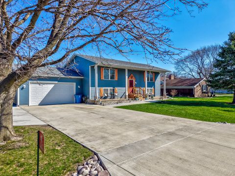 Tiny photo for 4 Maplewood Lane, Ottawa, IL 61350 (MLS # 12547820)