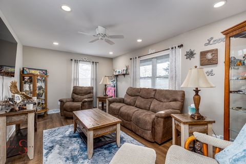 Tiny photo for 4 Maplewood Lane, Ottawa, IL 61350 (MLS # 12547820)