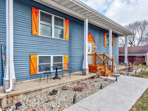 Tiny photo for 4 Maplewood Lane, Ottawa, IL 61350 (MLS # 12547820)