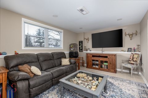 Tiny photo for 4 Maplewood Lane, Ottawa, IL 61350 (MLS # 12547820)