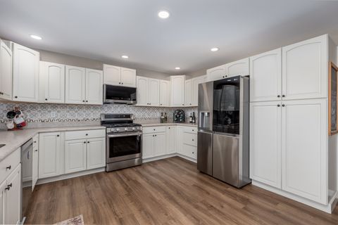 Tiny photo for 4 Maplewood Lane, Ottawa, IL 61350 (MLS # 12547820)