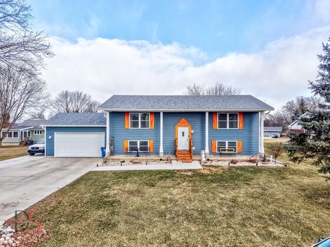 Tiny photo for 4 Maplewood Lane, Ottawa, IL 61350 (MLS # 12547820)
