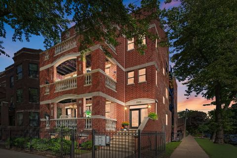 Photo of 1532 W Wrightwood Avenue #2, Chicago, IL 60614 (MLS # 12460346)