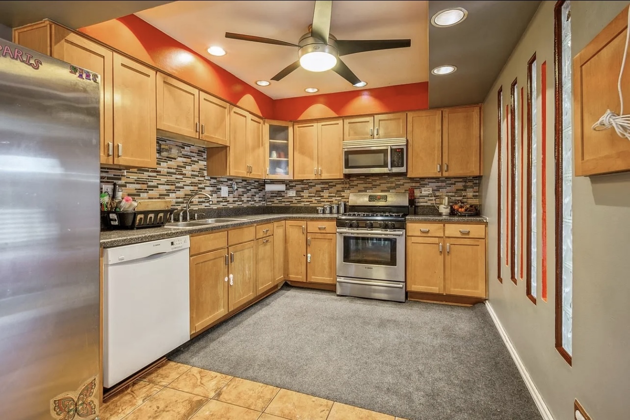 711 TIPPERARY Court W 2D