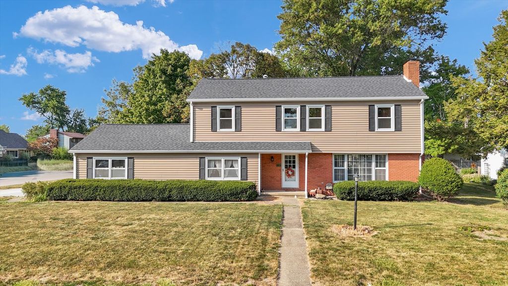 Photo for 110 Holiday Drive, Tuscola, IL 61953 (MLS # 12465899)